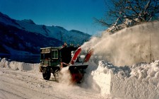 028-Schneefraese-Peter-SFT-950-1800-auf-Unimog-U411-Seestrasse-Innerthal-ca-2000